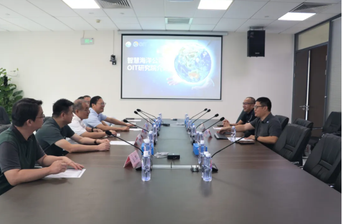 全国人大代表、湖南省人大常委会原副主任杨维刚一行参观调研深圳智慧海洋&OIT研究院(图1)